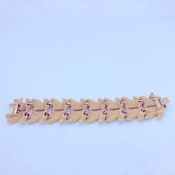 1950s Francois Coro Gold Plated Satin Finish Bracelet With Wide Textured Links - Picture 6 of 9